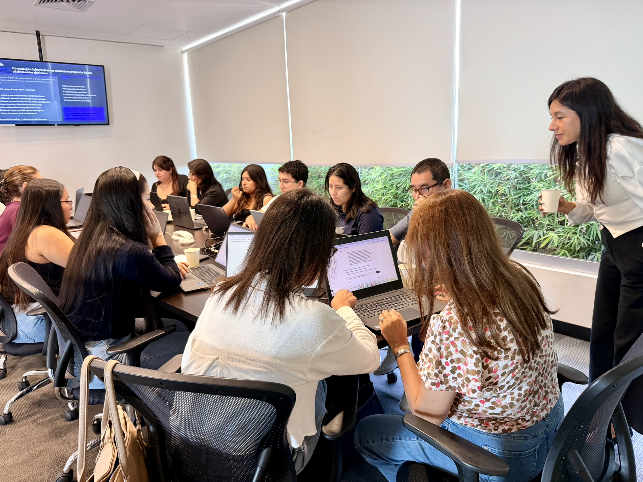 Participantes trabajando con IAs